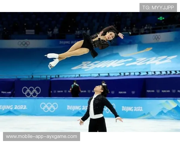 双人滑托举动作难度大完成干净利落